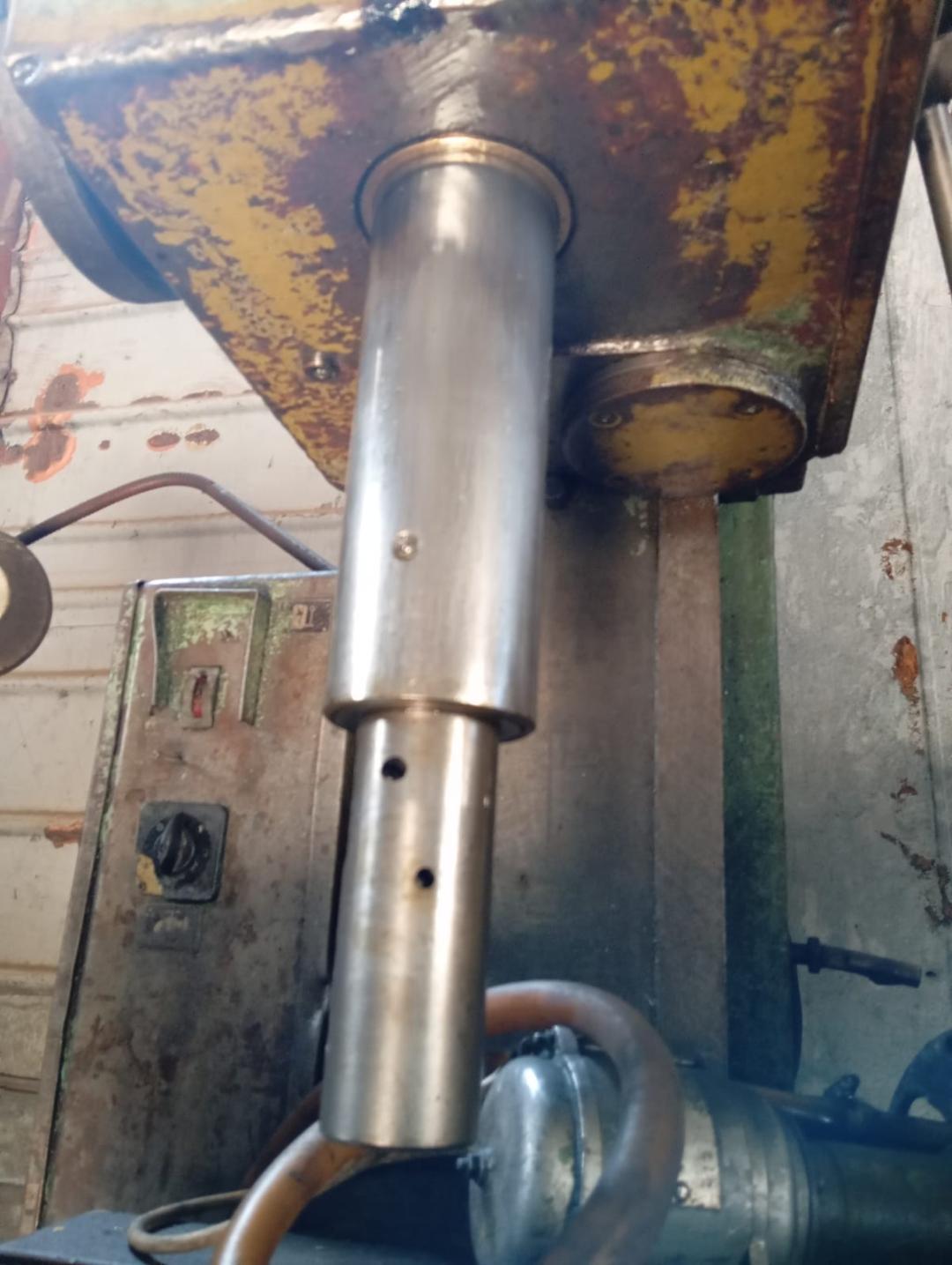 Вертикально-сверлильный станок 2Н135